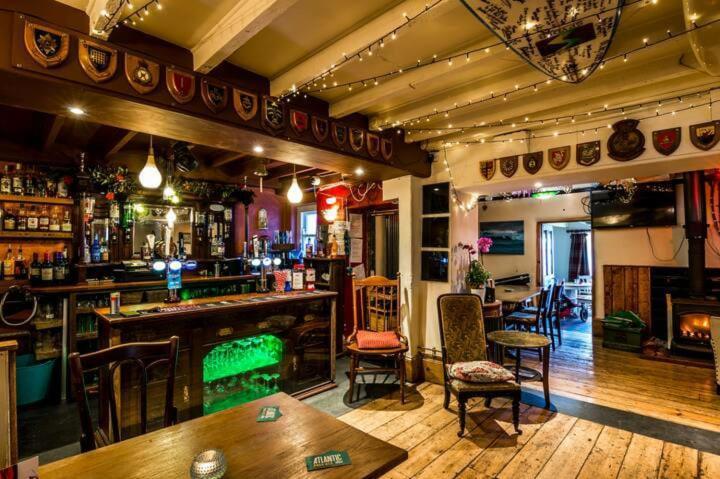 Manorbier Castle Inn Sunset Room ภายนอก รูปภาพ