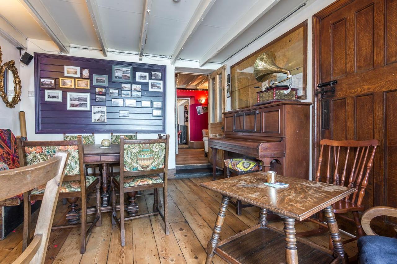 Manorbier Castle Inn Sunset Room ภายนอก รูปภาพ